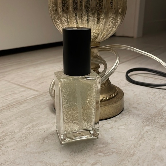 Saint Jane Star Flower - Picture 3 of 3